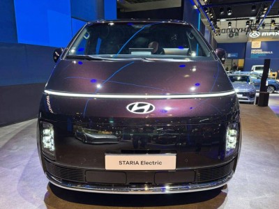 現代STARIA純電版亮相：800V架構加持，空間與充電優勢并存但續航存短板