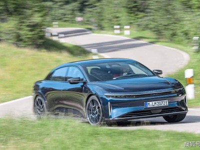 零百加速破2秒之爭:Lucid Air Sapphire與保時(shí)捷Taycan Turbo GT誰主沉浮?