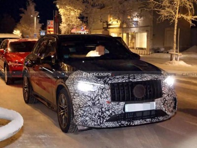 AMG GLC 43改款原型車冬季測(cè)試亮相,細(xì)節(jié)升級(jí)或成入門高性能SUV新選擇