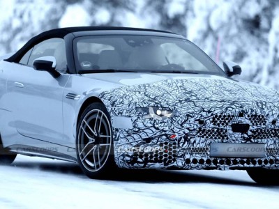 奔馳AMG SL中期改款冬季路測,三叉星大燈配大格柵外觀升級