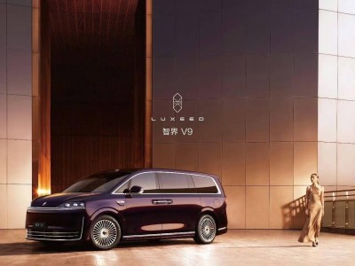 鴻蒙智行智界V9官圖亮相，側向迎賓光毯引關注，趙長江暗示更多驚喜