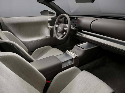 奧迪設計主管“炮轟”大屏:告別屏幕依賴,重塑豪華內飾質感