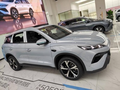 2026款宋Pro DM-i長續(xù)航版：低用車成本高安全，全家看車后一致心動(dòng)