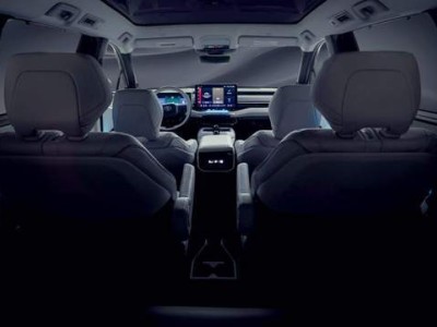 豐田全新三排電動(dòng)SUV預(yù)告圖亮相，2月10日首秀，或成漢蘭達(dá)電動(dòng)版