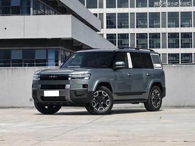 方程豹鈦7:17.98萬起售,中大型插混SUV,城市越野雙場景全能之選