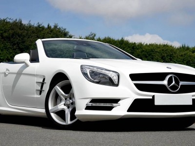 寶馬降價后奔馳跟進,傳統豪車“放下身段”背后是何產業邏輯?