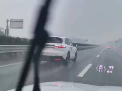 鴻蒙智行問界M6動態視頻來襲，獨特小藍燈設計成最大亮點