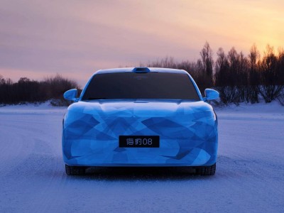 雪地亮相展風采!比亞迪海豹 08 官方偽裝照發(fā)布,預計 2026 年首季亮相