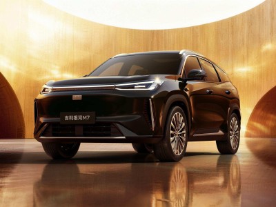 吉利銀河M7米蘭全球首秀:融合東方美學與硬核科技,重塑中級電混SUV價值新高度