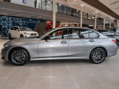 30萬元級車市激戰(zhàn)正酣：特斯拉Model Y年銷超42萬領(lǐng)跑市場