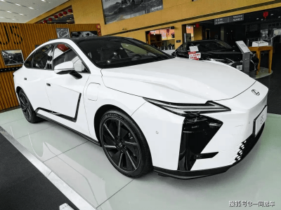 全新雷克薩斯ES優雅到店，混動純電雙動力開啟電氣化新篇