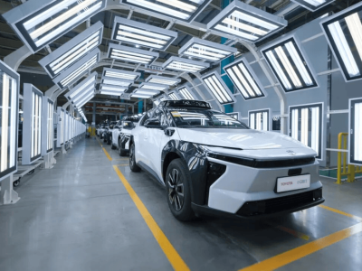 小馬智行攜手豐田廣汽豐田 首臺量產鉑智4X Robotaxi下線開啟新程