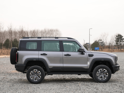 全場(chǎng)景出行新選擇：BJ40燃油憑空間靈活與路況應(yīng)對(duì)力成務(wù)實(shí)之選