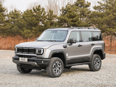 硬派越野新思路：BJ40燃油讓城市通勤與遠(yuǎn)方探險(xiǎn)實(shí)現(xiàn)溫柔“共舞”