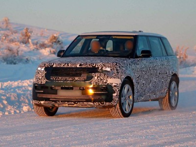 2027款路虎攬勝中期改款諜照來襲 或配發光LOGO內飾有新變化