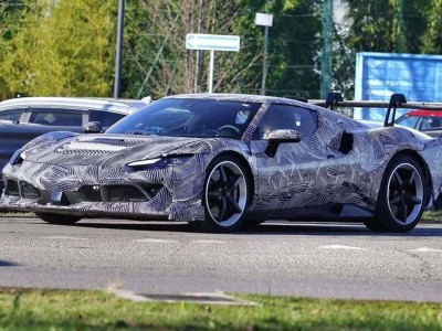 法拉利新跑車諜照來襲 大尾翼吸睛 或配純V6引擎亮相國際賽車節