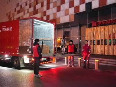 春晚機器人“轉(zhuǎn)場”京東MALL！大年初一與市民共慶新春引熱潮