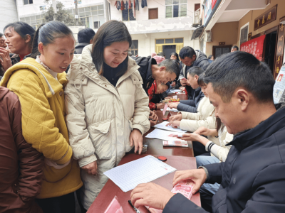 歲末冬日暖意濃 廟壩鎮集體分紅繪就共富新篇章