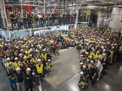 沒有方向盤和踏板!特斯拉Cybercab量產(chǎn)下線 未來出行或迎新變革