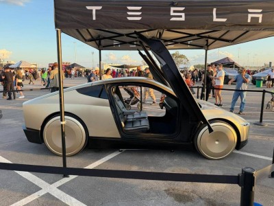 特斯拉Cybercab首輛下線 自動(dòng)駕駛出租車量產(chǎn)計(jì)劃邁出關(guān)鍵一步