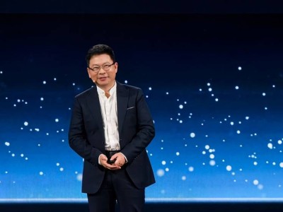 余承東駕尊界S800回安徽老家 樸素小院與豪車同框 網友：頂級大佬的底氣