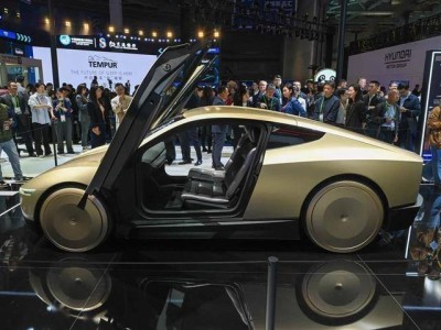 特斯拉Cybercab量產下線:無方向盤踏板設計,或顛覆全球出行與就業格局