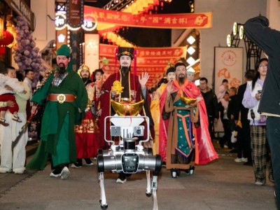 龍游非遺巡游遇上科技萌寵,機器狗舞獅解鎖新年別樣歡樂!