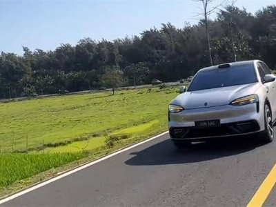 全新問界M6銀色版實車亮相 定位年輕家庭 增程純電雙版本來襲