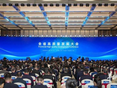 華為梁華談兩業協同：筑牢數智基建，共建AI與鴻蒙生態促產業升級