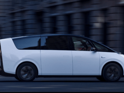 理想MEGA空間設(shè)計(jì)驚艷:二排旋轉(zhuǎn)90度秒變橫向零重力座椅 家庭出行新選擇