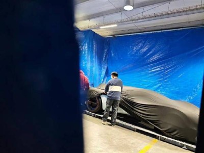 雷軍預告明日驚喜 小米汽車超跑或亮相 網友AI還原諜照車型引期待