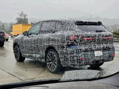 下一代寶馬X5諜照來襲：翼型門把手+重大內飾升級 或推純電版