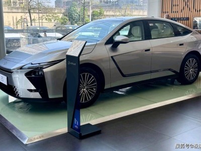 新款雷克薩斯ES轎車驚艷登場，以卓越風范引領豪華出行新潮流