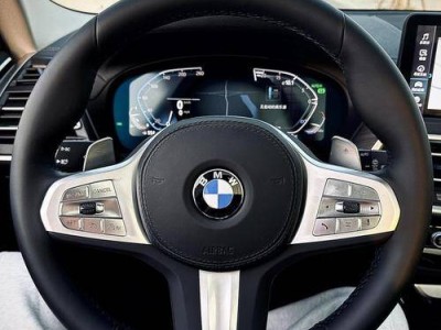 油車電車高速超車底氣不同:物理特性與駕駛體驗的深度碰撞