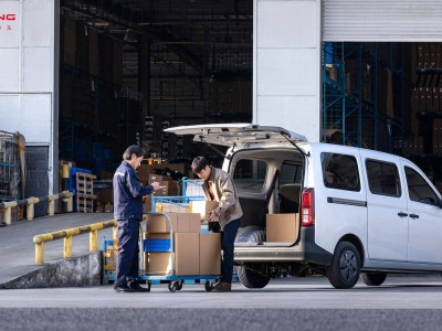 五菱榮光純電版:竹纖維內(nèi)飾環(huán)保,碳化硅后驅(qū)高效,售價(jià)6.98萬元