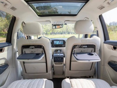 五菱凱捷混動鉑金版：10萬級家用車新選擇，第二排躺平享受愜意時光