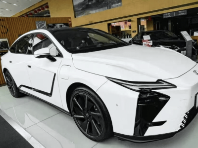 全新雷克薩斯ES混動版亮相，換裝新系統，國產后或不加價競爭激烈