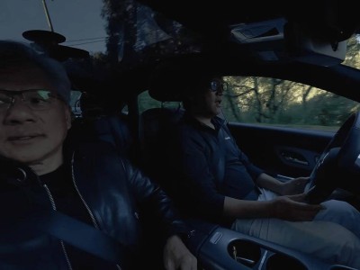 黃仁勛親身體驗英偉達脫手駕駛系統，22分鐘應對復雜路況全程無接管