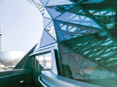 寶馬2025年穩健增長：多元布局與技術賦能，新世代車型加速中國落地