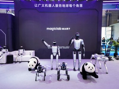 魔法原子AWE展風(fēng)采：春晚機(jī)器人亮相，具身智能全場(chǎng)景應(yīng)用加速落地