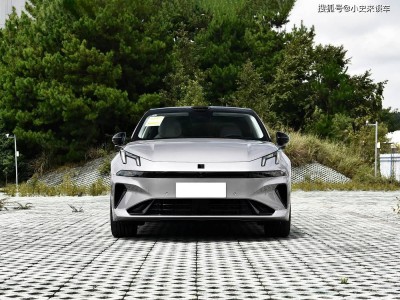 領克07 EM-P碳纖維尾翼版上市！17.58萬享豪華運動座駕新體驗