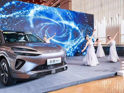 魔都鬧市雙車閃耀登場 比亞迪海洋網(wǎng)攜二代刀片電池開啟全民閃充時代