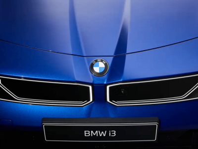 新世代寶馬i3全球首秀，長軸版將亮相北京車展，與小米SU7誰更香？