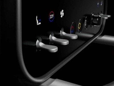 法拉利“逆流而上”：不顧成本增加 毅然回歸物理按鍵方向盤