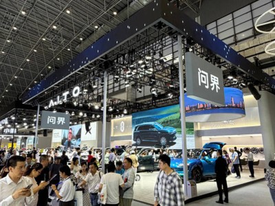 2026海南國際車展啟幕 賽力斯攜問界全系及核心技術成果驚艷亮相