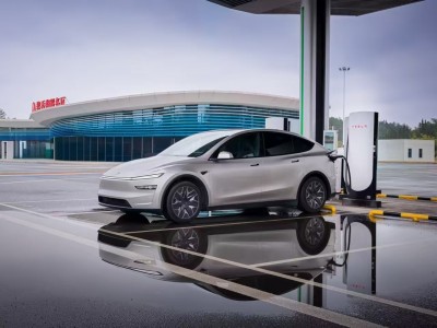 55座！特斯拉高速服務(wù)區(qū)超級充電站正式啟用