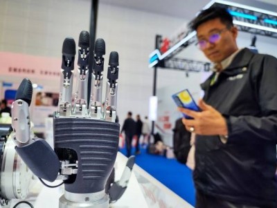 智能經濟新引擎：新“勞動力”、新“場景”、新“底座”如何驅動未來？