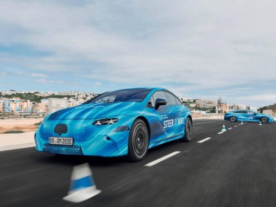 奔馳電動旗艦EQS二次改款將至 線控轉(zhuǎn)向搭配異形方向盤亮點多