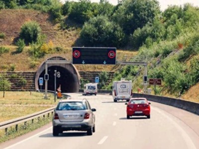 插混“沒電”≠油車！兩年虧電實測，混動優勢在虧電時更顯真章