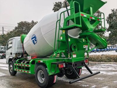 混凝土攪拌車選型攻略：山東瑞通技術可靠服務優，適配多場景施工需求